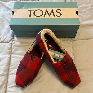 NEW TOMS Red & Black Buffalo Plaid Sherpa Lined Shoes - Size 10